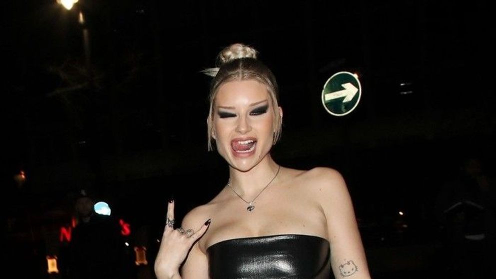 Sora lui Kate Moss, dependentă de droguri la 24 de ani. Tânăra a fost concediată de agenția de modelling