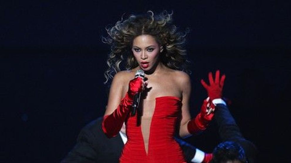 In videoclipuri, superbe. Pe scena, cu celulita si vergeturi. Nici macar Beyonce, Jennifer Lopez sau Shakira nu sunt perfecte. Vezi dovada