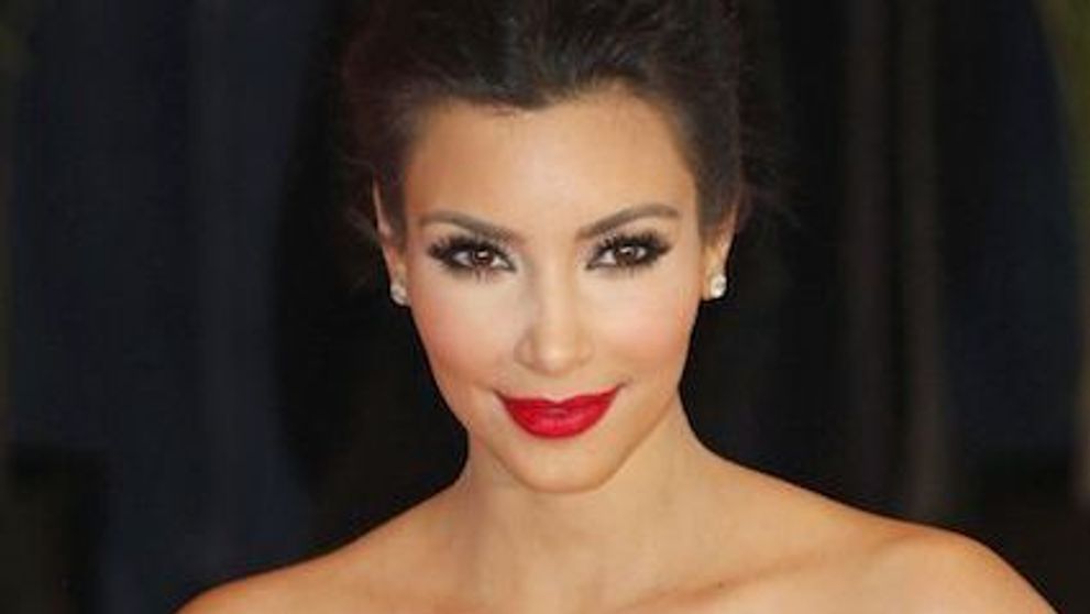 Kim Kardashian insarcinata, protagonista unui pictorial in costum de baie si cu minimum de machiaj