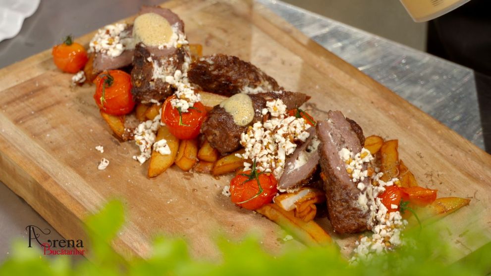 Arena Bucatarilor: Rulada de vitel cu creveti si salata de corali