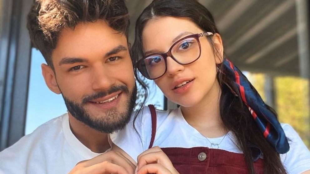 Edward Sanda, ajutat de mama lui să aleagă inelul pentru Cleopatra Stratan