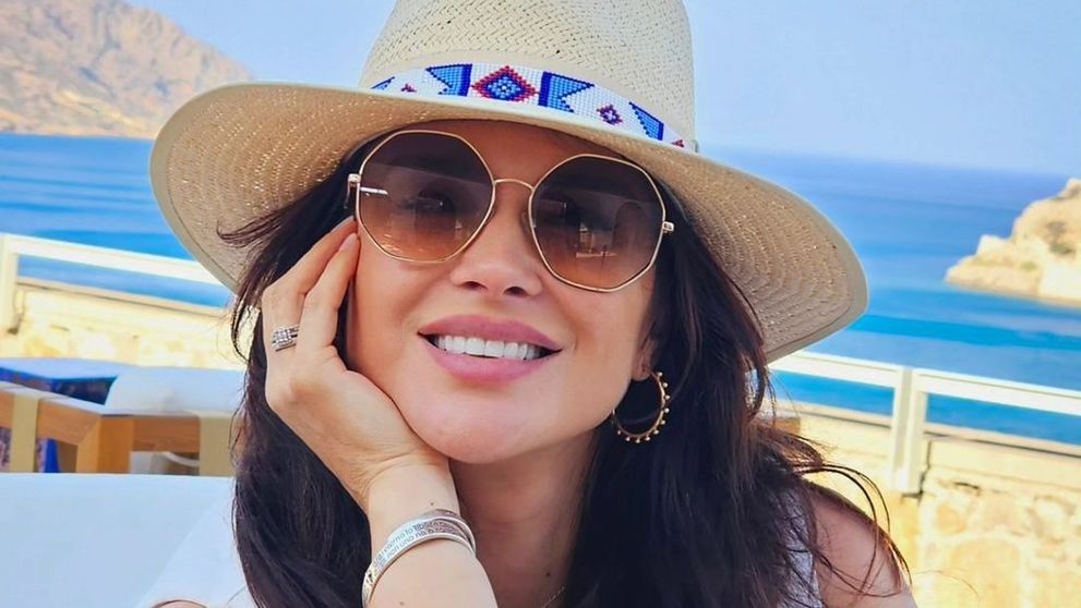 Monica Bîrlădeanu, apariție fermecătoare în Grecia. Cât costă o noapte de cazare la resortul de lux în care își petrece vacanța