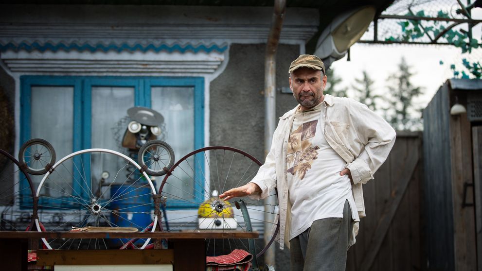 „Tu ești fericit? Trăiești viața care îți place și cum îți place?”- va fi una dintre întrebările pe care Celentano le va adresa consătenilor săi, în noile episoade Las Fierbinți