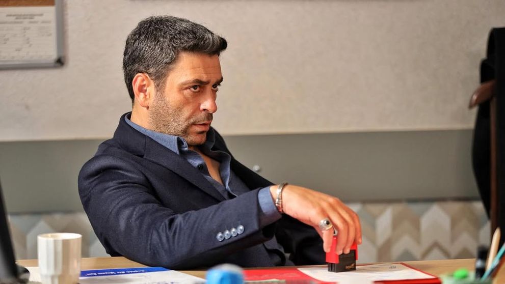 Ce frumoasă este soția actorului care îl joacă pe Cihan Albora în serialul „La marginea lumii!” Cei doi au împreună un fiu, în vârstă de 7 ani