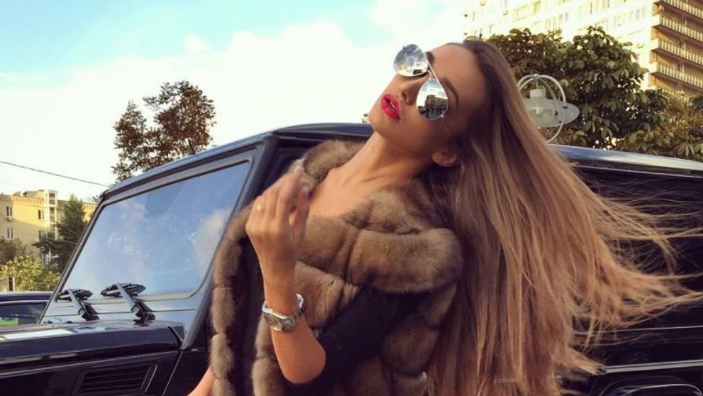 Anyuta Rai a incendiat Instagramul cu o apariție nud. Rusoaica milioanară a făcut furori în Santorini