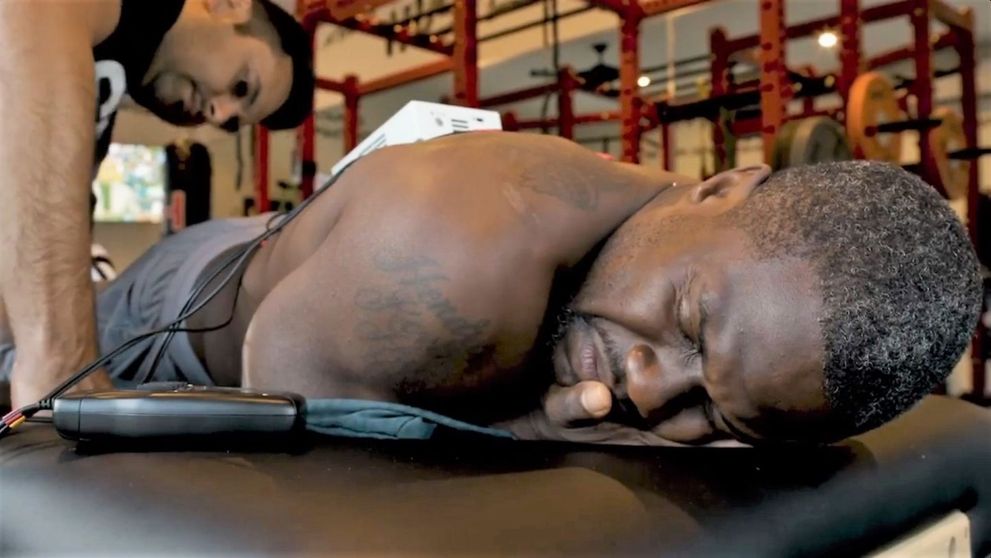 Primele imagini cu Kevin Hart la recuperare după accident. „Când Dumnezeu îți vorbește, trebuie să asculți”