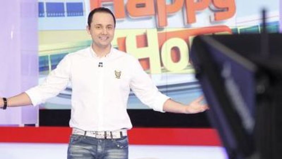 Joi seara, Naarghita vine in platoul “Happy Hour”