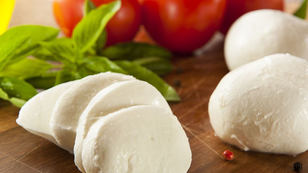 Romanii intorsi din Italia si Spania si-au deschis propriile afaceri. Vor sa dea lovitura in tara cu mozarella de Maramures sau paella de Bistrita