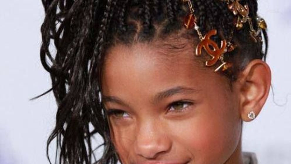 Willow, fiica lui Will Smith, si-a vopsit parul in culorile curcubeului. Uite cat de bizara este podoaba capilara a pustoaicei: FOTO