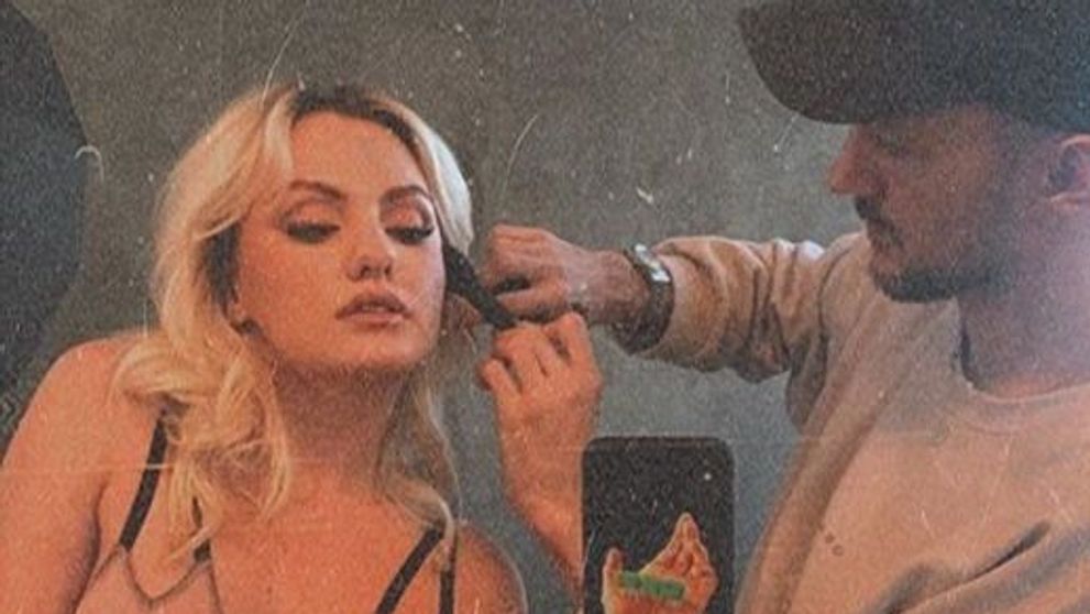 Alexandra Stan și-a surprins din nou fanii: s-a filmat nud și a postat imaginile pe internet