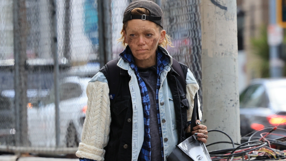 Imagini greu de privit cu o fostă frumusețe de la Hollywood! Cum au surprins-o paparazzii pe Loni Willison pe străzile din Beverly Hills