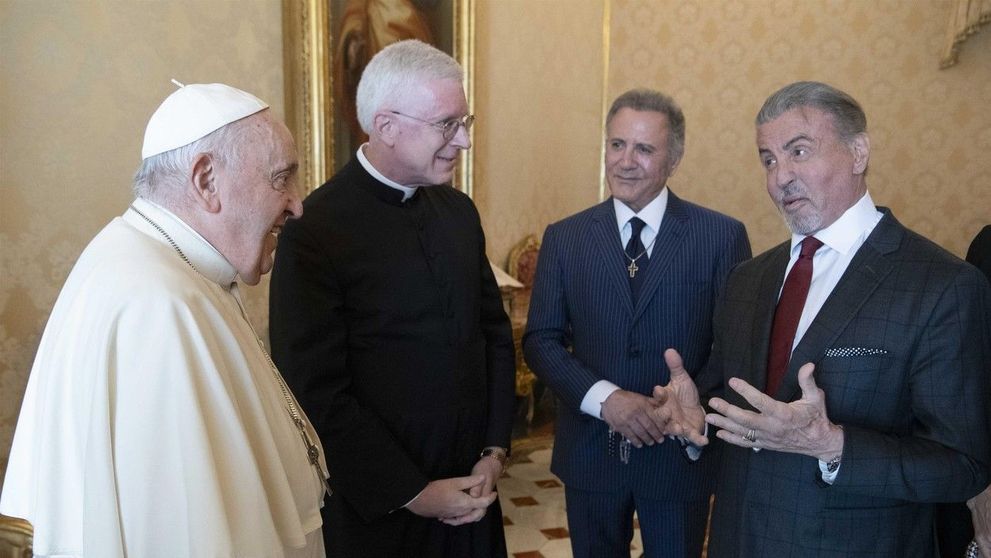 La Vatican, Sylvester Stallone l-a provocat pe Papa Francisc la o partidă de box. ”Ești gata? Hai să ne batem”