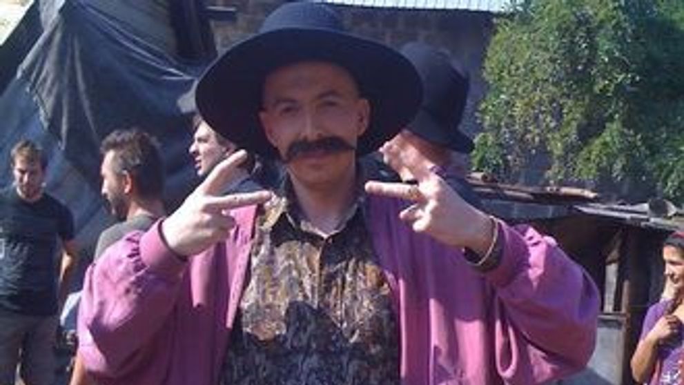 Ducu Hancu si Cristi Marin, de la SRC, alba-neagra in chiloti in fata Guvernului! (partea a III-a)