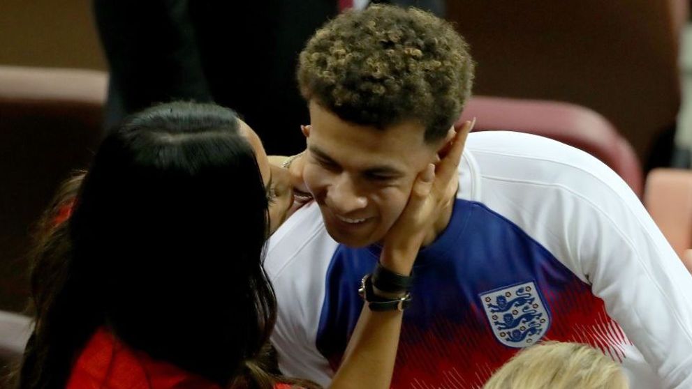A atras toate privirile pe plajă! Cât de sexy este iubita lui Dele Alli