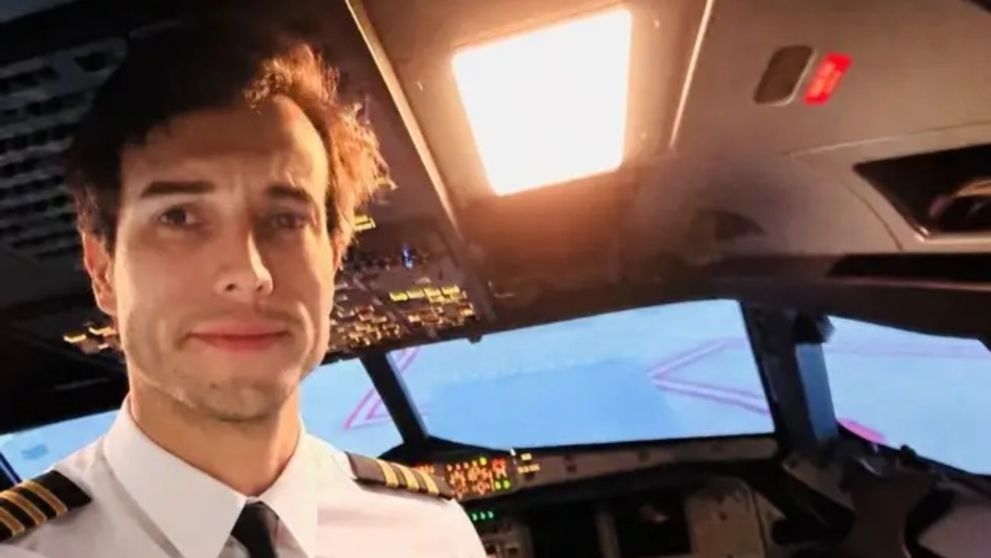 Tatăl pilotului care s-a aruncat din avion, noi detalii despre tragedie. De ce ar fi recurs bărbatul de 42 de ani la un asemenea gest: „Traversa o perioadă dificilă”