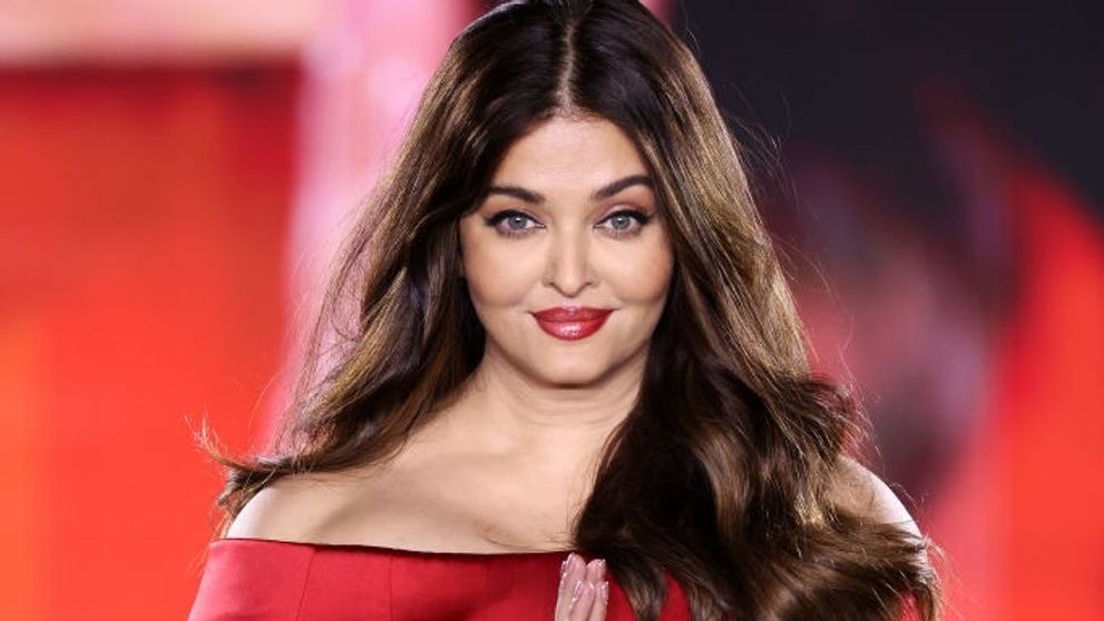 În anii ‘90 era desemnată cea mai frumoasă femeie din lume. Indianca cu cei mai frumoși ochi, Aishwarya Rai, pe podiumul de modă la 50 de ani