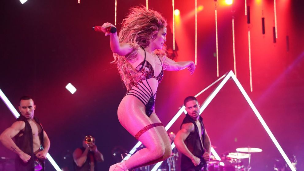 Jennifer Lopez a dezvaluit elixirul tineretii! Ce bea in fiecare zi ca sa arate perfect la 48 de ani
