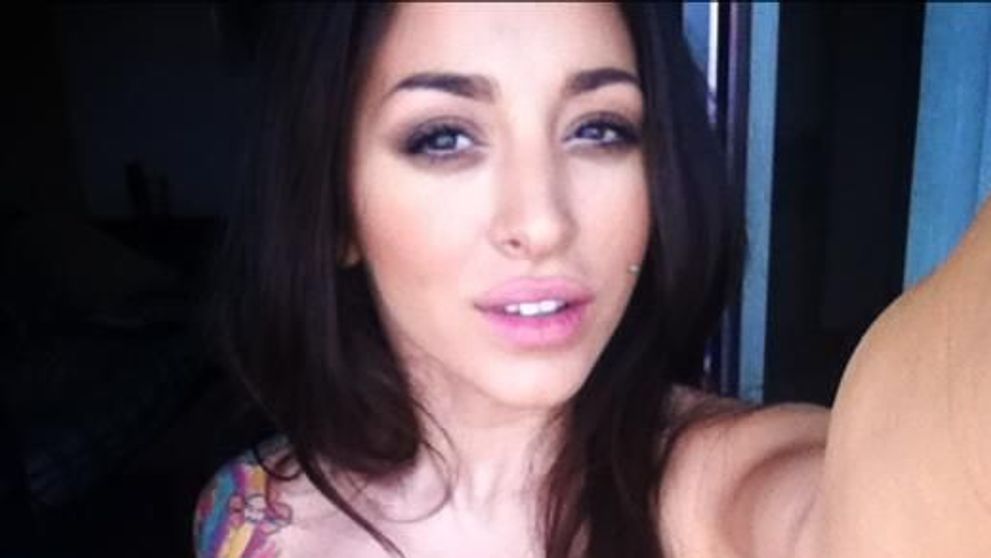 Ruby, somnoroasa, nemachiata si cu sanii la vedere pentru fani, intr-o imagine de 12.000 de like-uri. Un detaliu, insa, i-a stricat poza