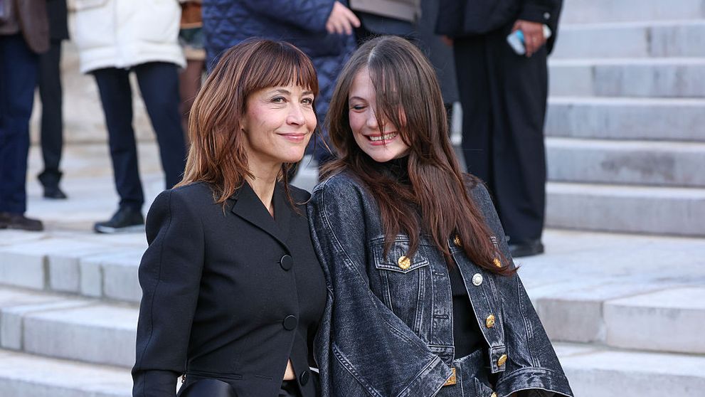 „Parcă ar fi surori!” Fanii au fost uluiți de frumusețea vedetei din anii 2000, care a apărut cu fiica sa la un eveniment monden