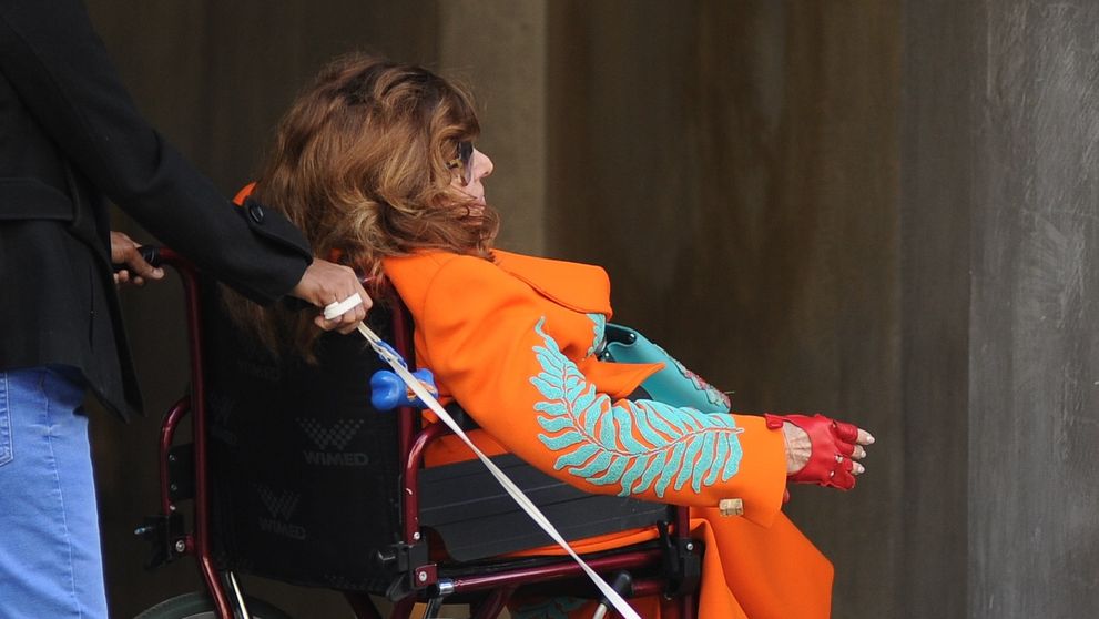 Ce mai face Patrizia Reggiani după ce a executat 18 ani de închisoare. Ipostaza în care a fost surprinsă recent, pe străzile din Milano, fosta soție a lui Maurizio Gucci