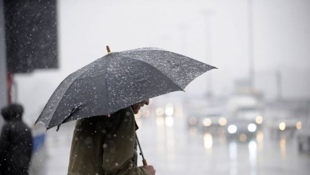 Vreme urata cu ploi si ninsori in aproape toata tara. Prognoza meteo pana marti