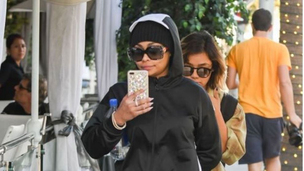Blac Chyna, vedeta cameleon. Pe strada e greu de recunoscut, dar cand merge la petreceri se transforma in diva absoluta