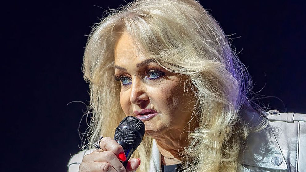 Cântăreața Bonnie Tyler este în comă, după o operație intestinală de urgență