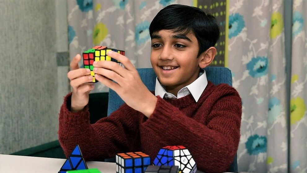 Yusuf Shah, puștiul de 11 ani cu IQ peste cel al genialilor Stephen Hawking și Albert Einstein