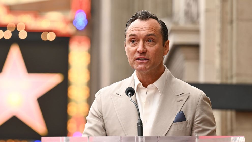 Cum au comentat rușii primele imagini cu Jude Law în rolul lui Vladimir Putin: „Nu prea seamănă”. Fanii spun că era mai potrivit un alt actor
