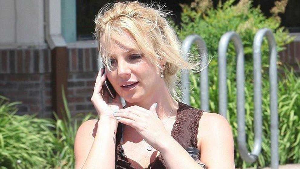Ce schimbare! Cum arata Britney Spears pe coperta unei reviste, la cateva zile dupa ce a fost surprinsa cu picioarele pline de celulita