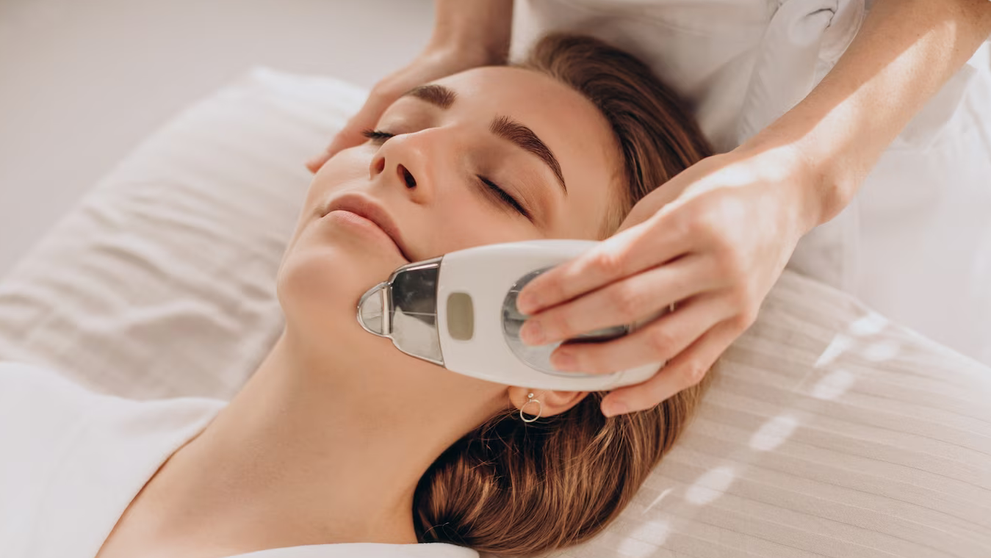 (P) Laserul CO2: tratamentul suprem pentru leziuni, cicatrici, inflamații și riduri