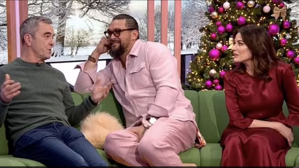 VIDEO ”Ce nesimțit!” Jason Momoa și-a pus telespectatorii BBC în cap. Ce a putut să facă în direct, la TV