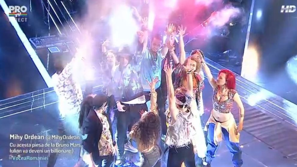 Explozie de energie pe scena de la Vocea Romaniei! Iulian Selea a pus in scena un show de zile mari