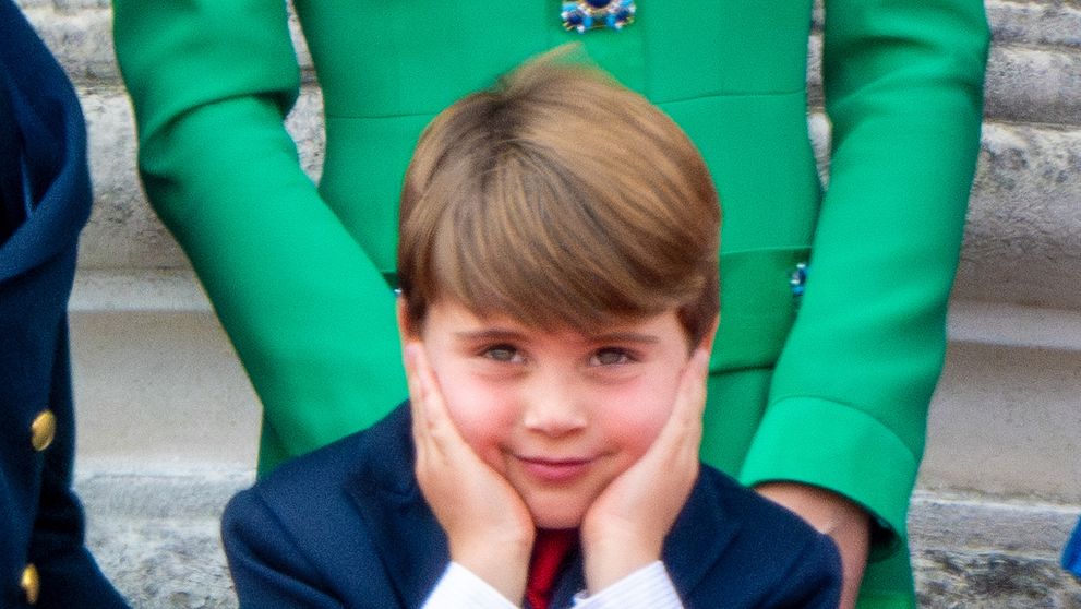 Prințul Louis a împlinit șapte ani și e știrb. Imaginile adorabile postate de părinții lui, Kate și William, cu ocazia zilei lui de naștere