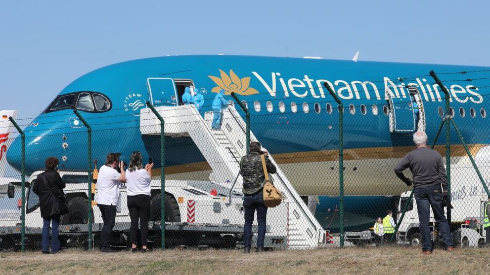 Vietnamezii fac eforturi să salveze viața unui pilot infectat cu coronavirus. Miza: o țară cu zero decese de Covid-19