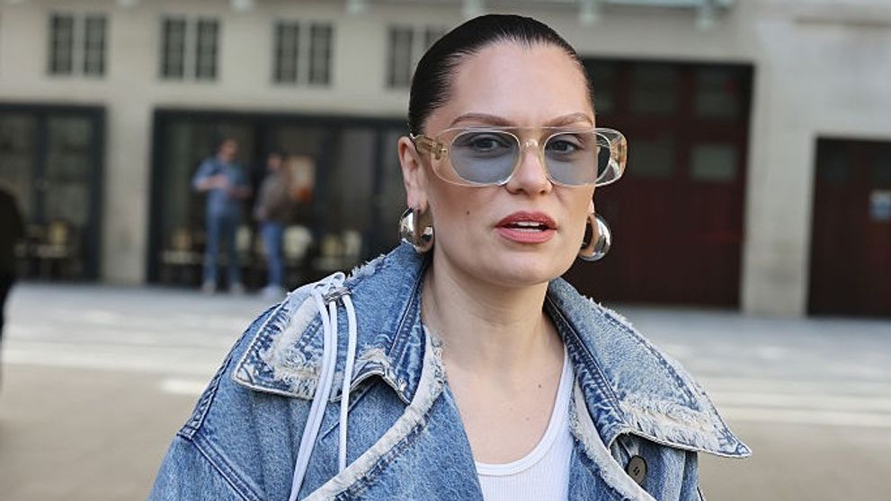 Jessie J amână concertele după ce a aflat că are nevoie de o a doua operație în lupta cu cancerul la sân. Mesajul emoționant al artistei: „Îmi pare atât de rău, mă simt frustrată și tristă”