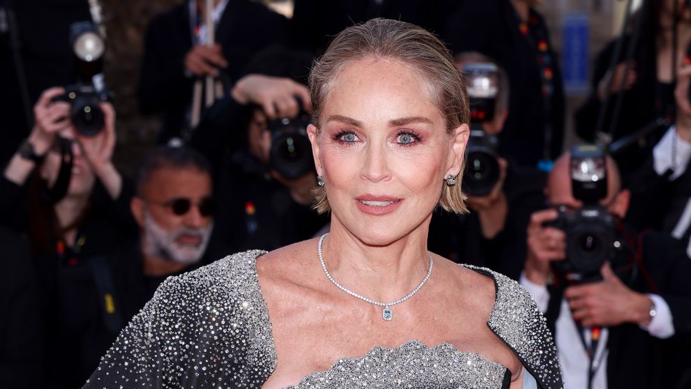 Sharon Stone, devastată de trădarea fostului soț. Actrița susține că a părăsit-o când a ales să facă o mastectomie preventivă după o suspiciune de cancer