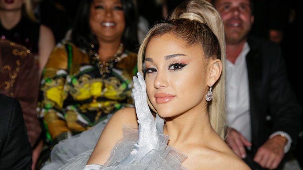 Ariana Grande, vacanță romantică în SUA alături de iubit. Cum s-a pozat la plajă