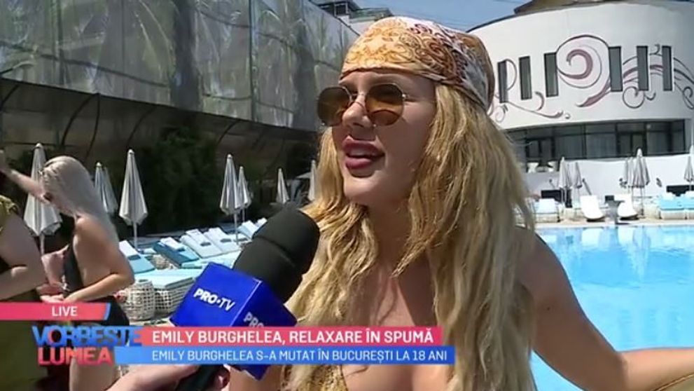 VIDEO Emily Burghelea, relaxare la piscină