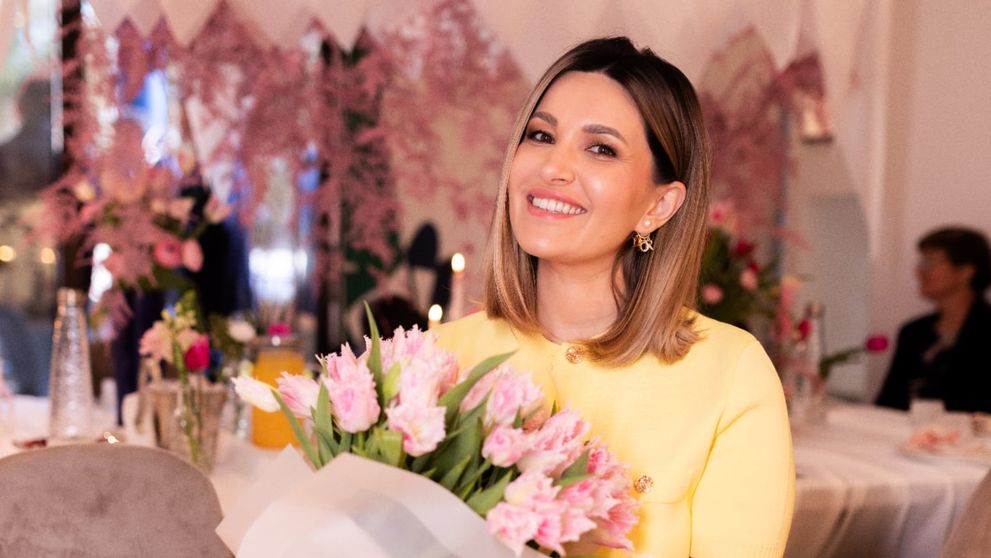 Ela Crăciun a împlinit 43 de ani și a fost surprinsă de ziua ei cu o petrecere surpriză