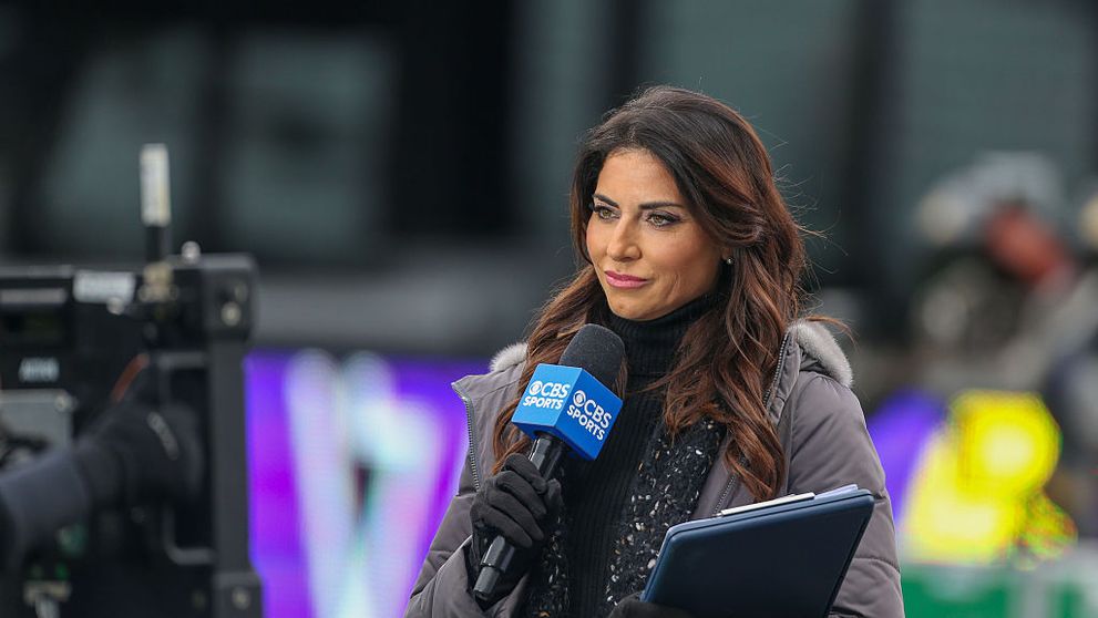 Cine e Jenny Dell, reporterița TV care a încălcat toate regulile cu o ținută controversată. Momentul a devenit viral