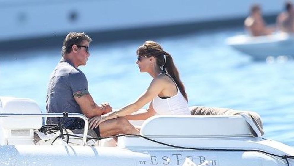 Sunt casatoriti de 18 de ani, dar ea inca arata ca o pustoaica. Sotia lui Sylvester Stallone, aparitie de senzatie