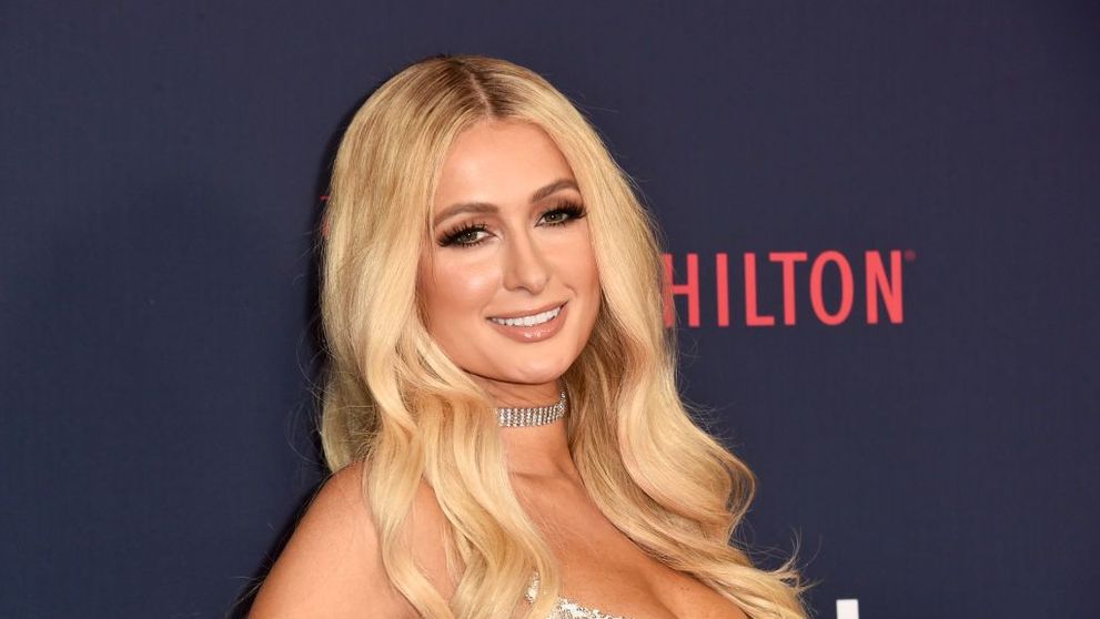 A vrut să se protejeze, dar a purtat o mască complet inutilă. Cum arată accesoriul prețios folosit de Paris Hilton