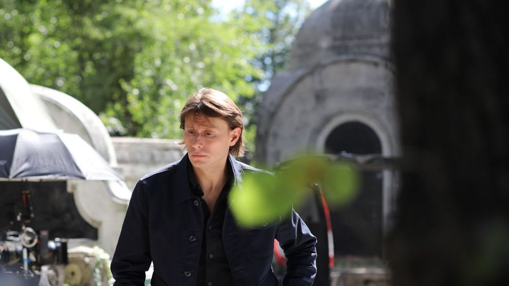 Intră în scenă un nou personaj, interpretat de Marius Manole, care este pe cale să strice planurile lui Vlad