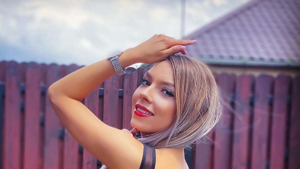 Poate oricând să renunțe la sport și să devină model. Bernadette Szocs, campioana Europei, impresionează cu frumusețea ei