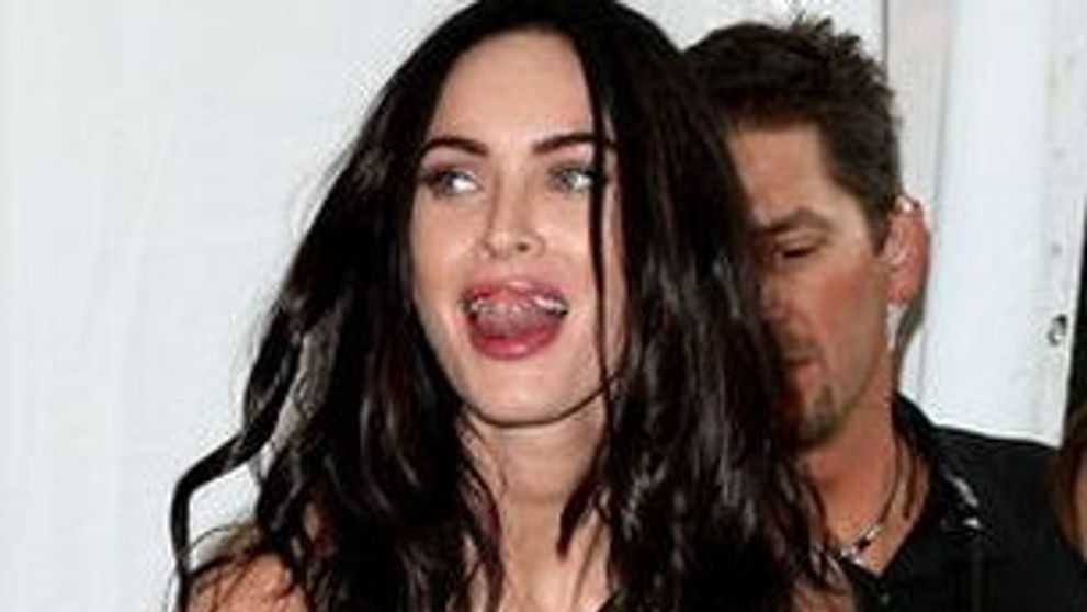 Ghici ai cui sunt sanii obraznici din imagine! UPDATE: Ati ghicit raspunsul corect - Megan Fox FOTO