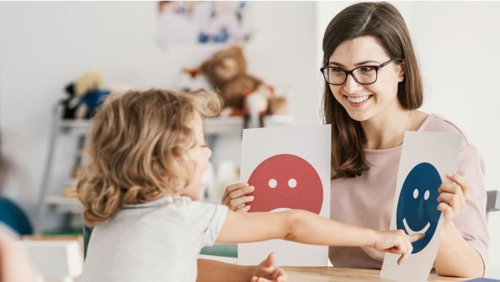 Oamenii de știință au identificat teste care stabilesc riscul de autism al unui copil pe baza unor analize din plasma mamei 