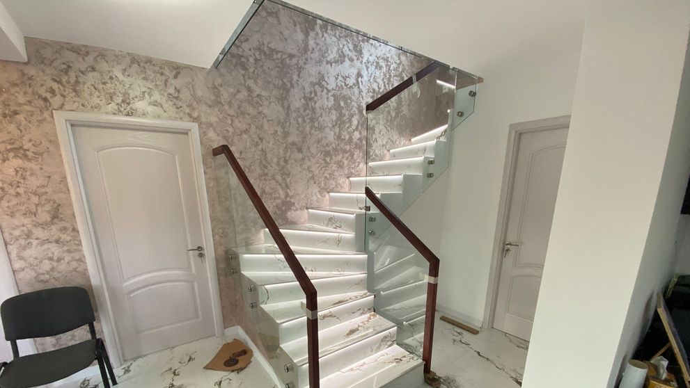 (P) Balustrade din Sticla Securizata – O Abordare Tehnica in Designul interior