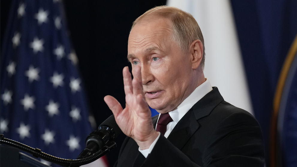 Teoria conspirației. Putin și-a trimis sosia la întâlnirea cu Donald Trump din Alaska. ”Clar nu este dictatorul. Uitați-vă la urechi, pleoape și...”