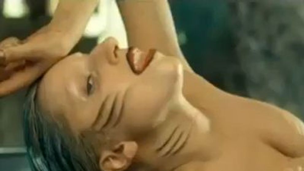 A strans 11.000 de comentarii in doar 7 ore! Vezi videoclipul de 6 minute al lui Lady Gaga